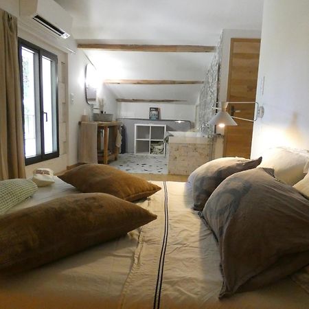 Chambre D'Hotes Dans Une Ancienne Bergerie - La Bergerie Du Monde Les Angles  Exterior foto